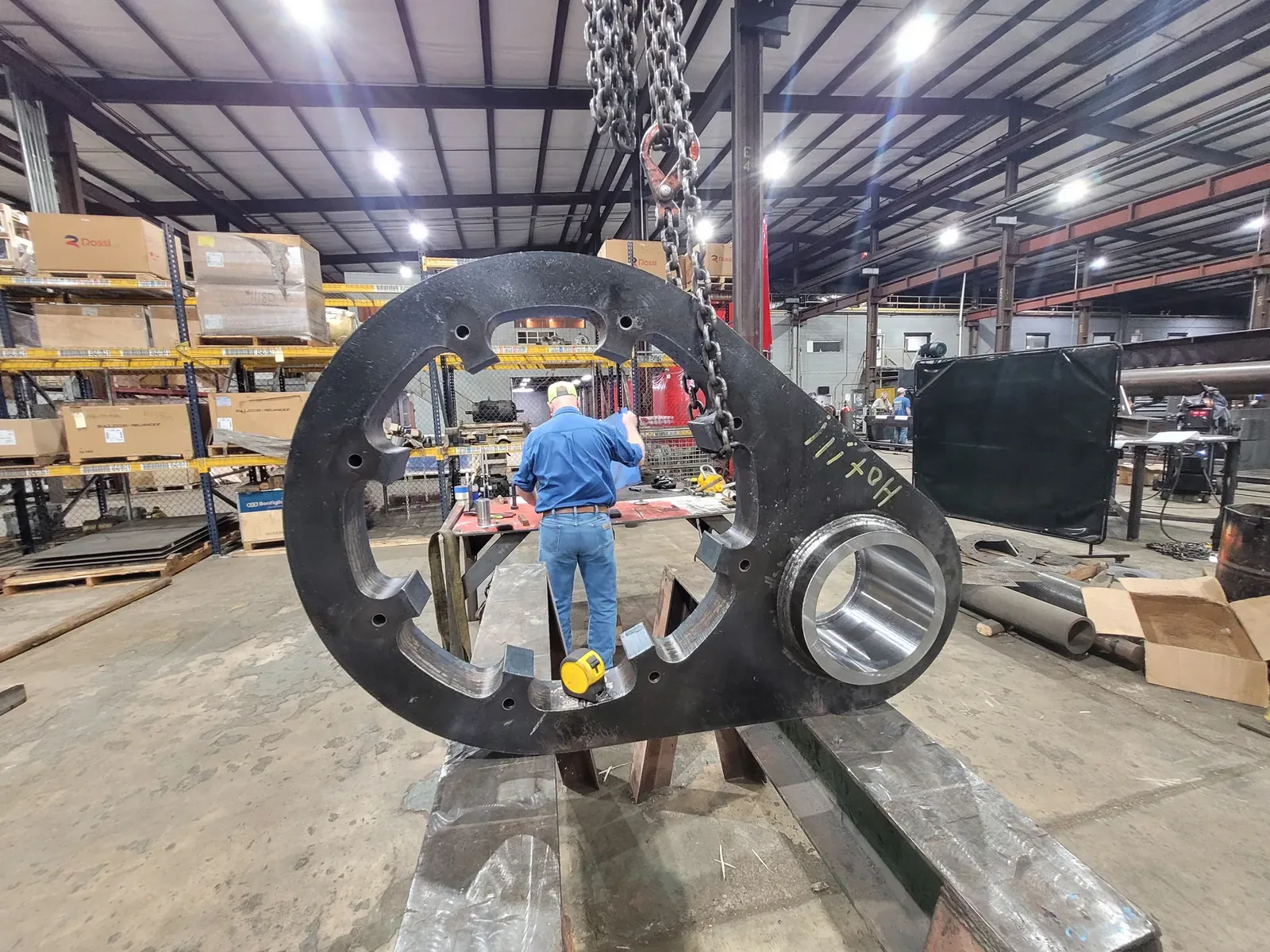 Drive isolation shock coupling on a quad-style log pusher