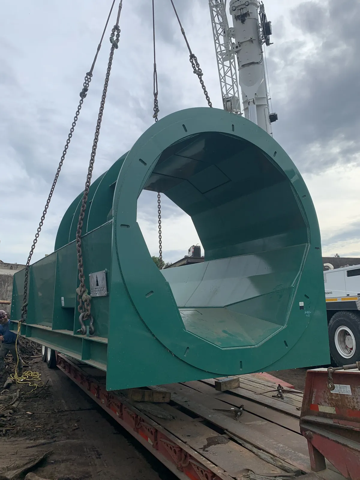 Drum debarker infeed conveyor at Thompson Hardwoods