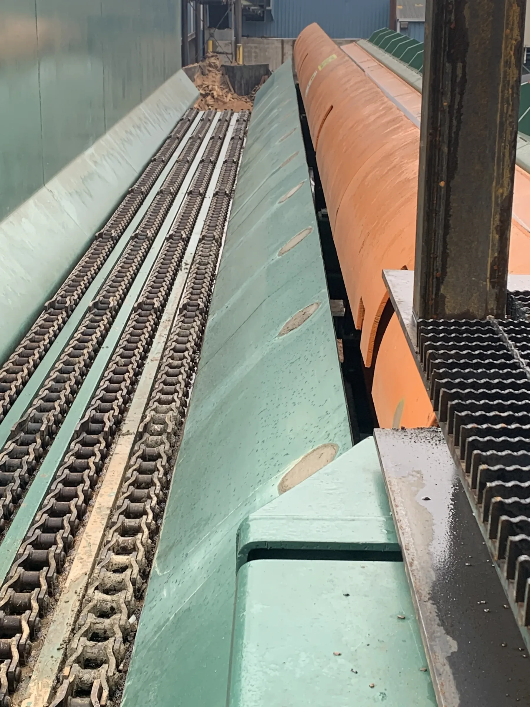 Debarking drum interior