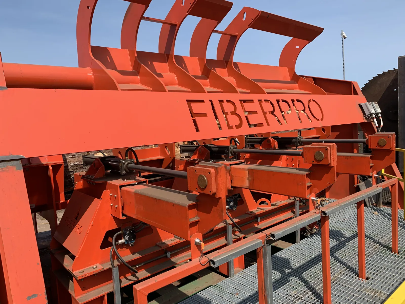 Rotary log kicker