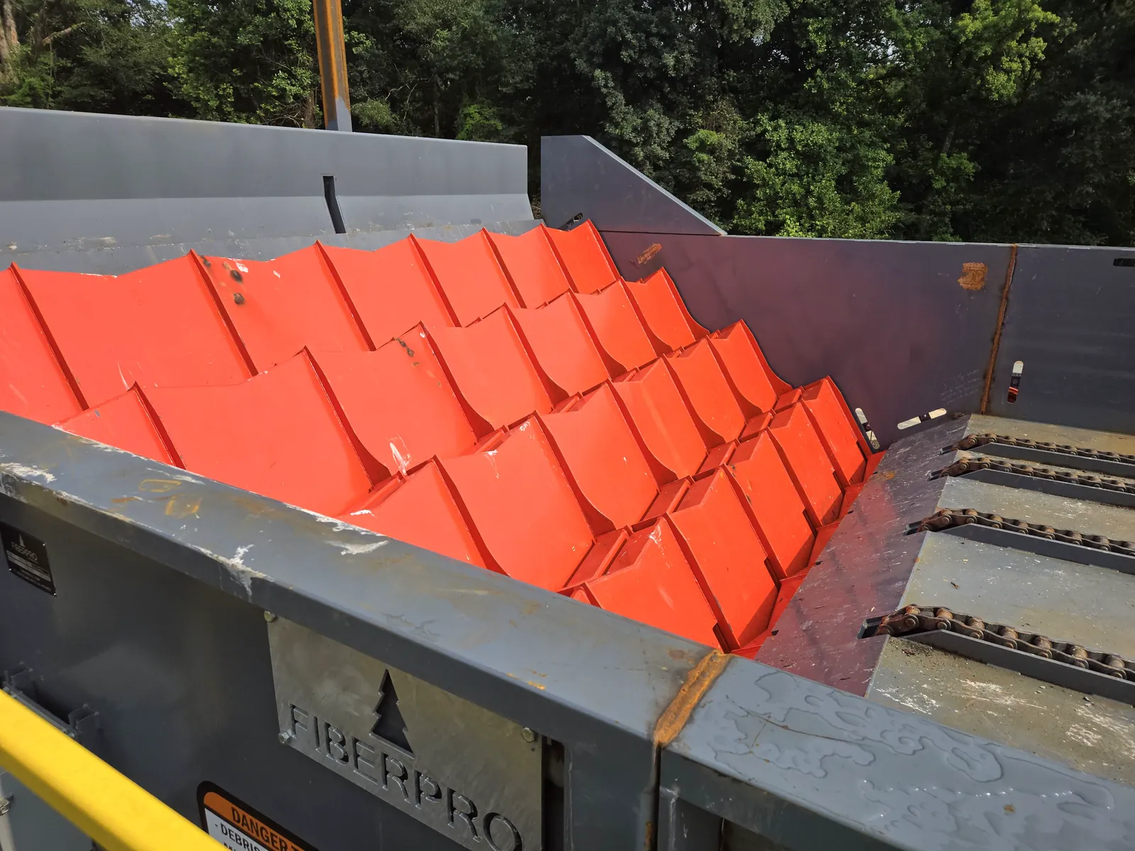 FiberPro Strenx step feeder with stepped orange flights