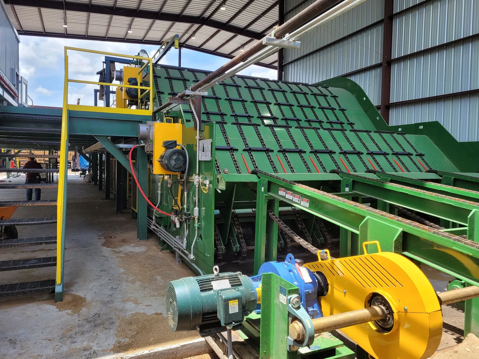 Lumber transfer deck